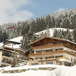 Schoene Aussicht Saalbach-Hinterglemm